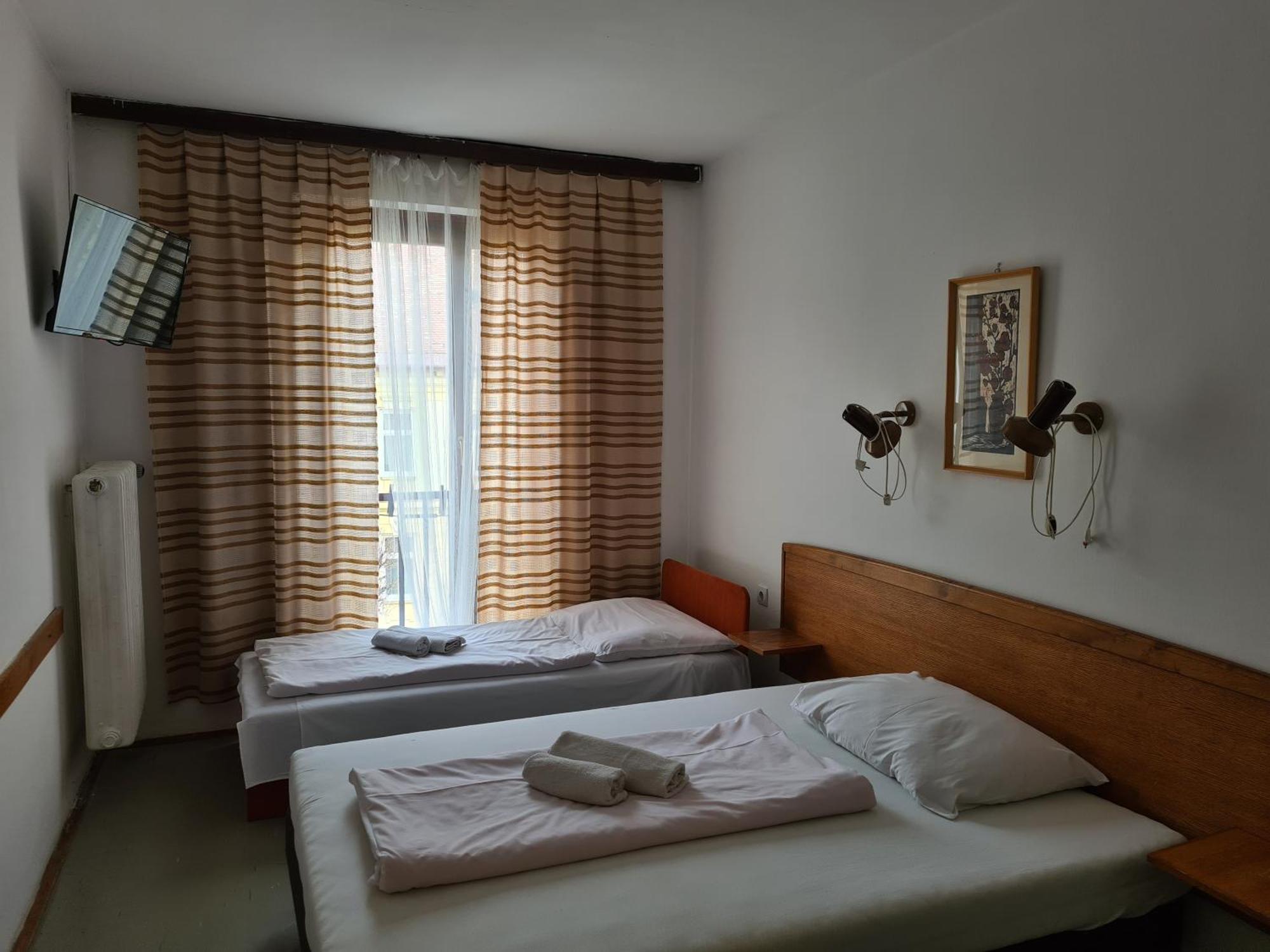 Hotel Oroszlan Szigetvár מראה חיצוני תמונה